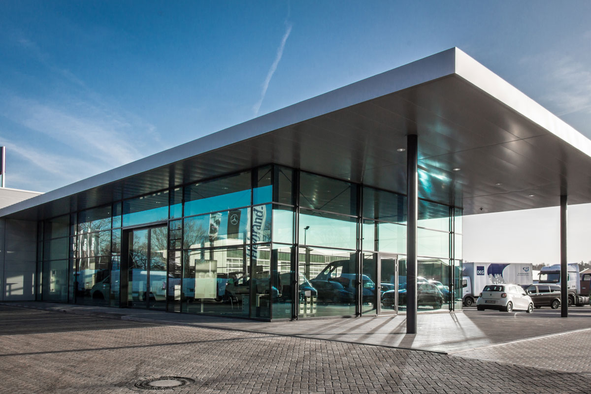 Mercedes-Benz Autohaus Herbrand Showroom - Alubau Puhlmann